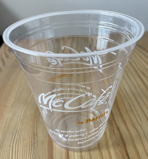 マックカフェバイバリスタの透明なカップ